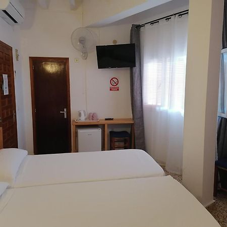 Hostal Pepe Sant Ferran de Ses Roques Buitenkant foto
