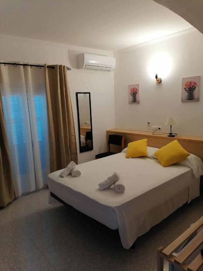 Hostal Pepe Sant Ferran de Ses Roques Buitenkant foto