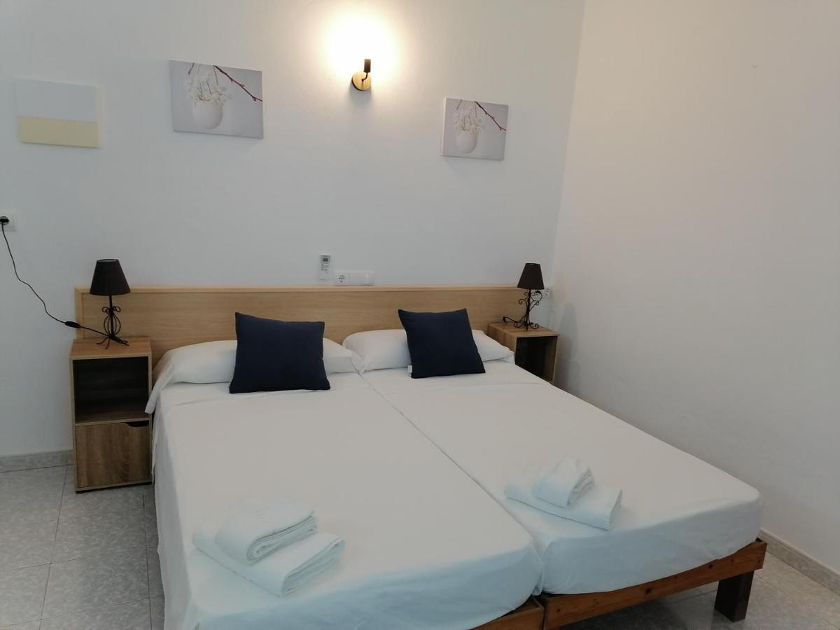 Hostal Pepe Sant Ferran de Ses Roques Buitenkant foto