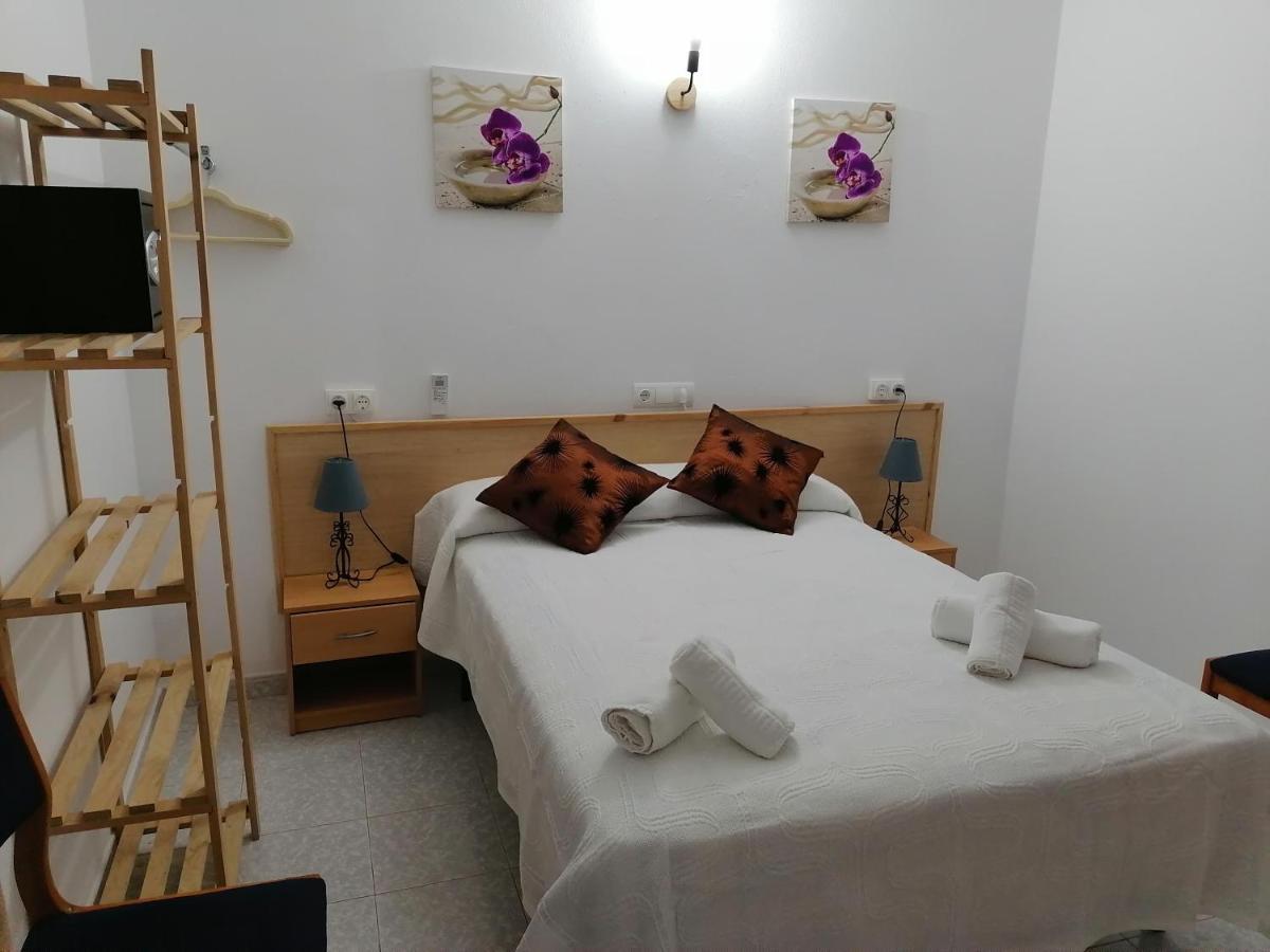 Hostal Pepe Sant Ferran de Ses Roques Buitenkant foto