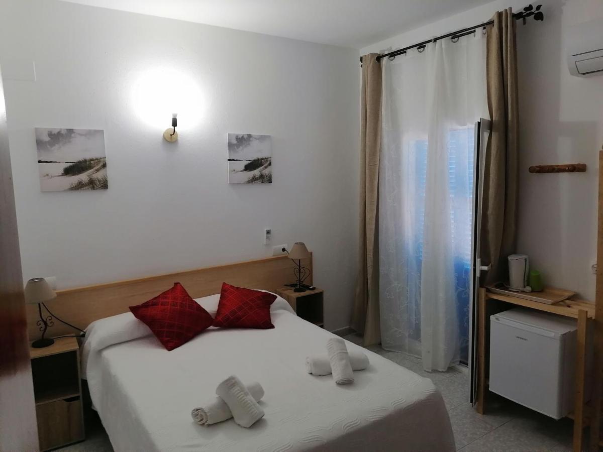 Hostal Pepe Sant Ferran de Ses Roques Buitenkant foto